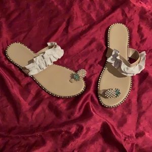 Pineapple ruffle thong strap sandal
